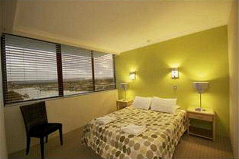 Capricorn One Beachside Holiday Apartments - Official Голд-Кост Екстер'єр фото